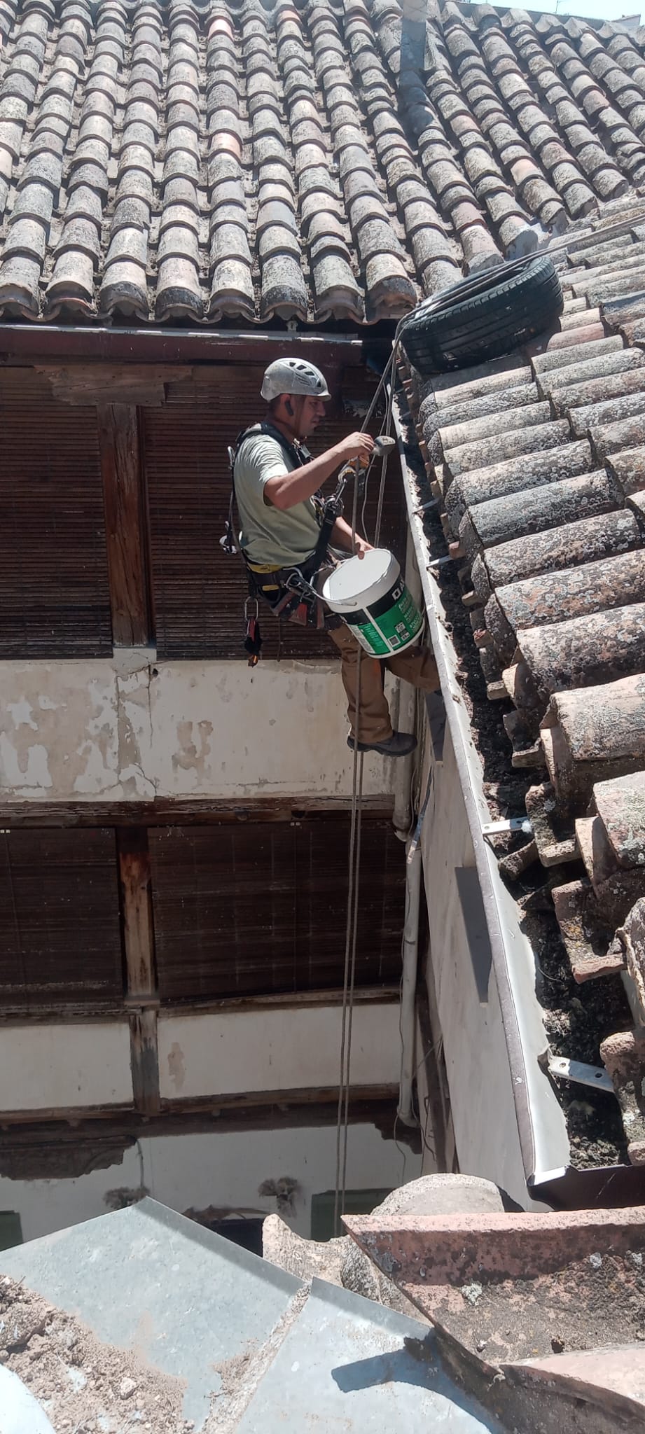 Pintura y mantenimiento en altura